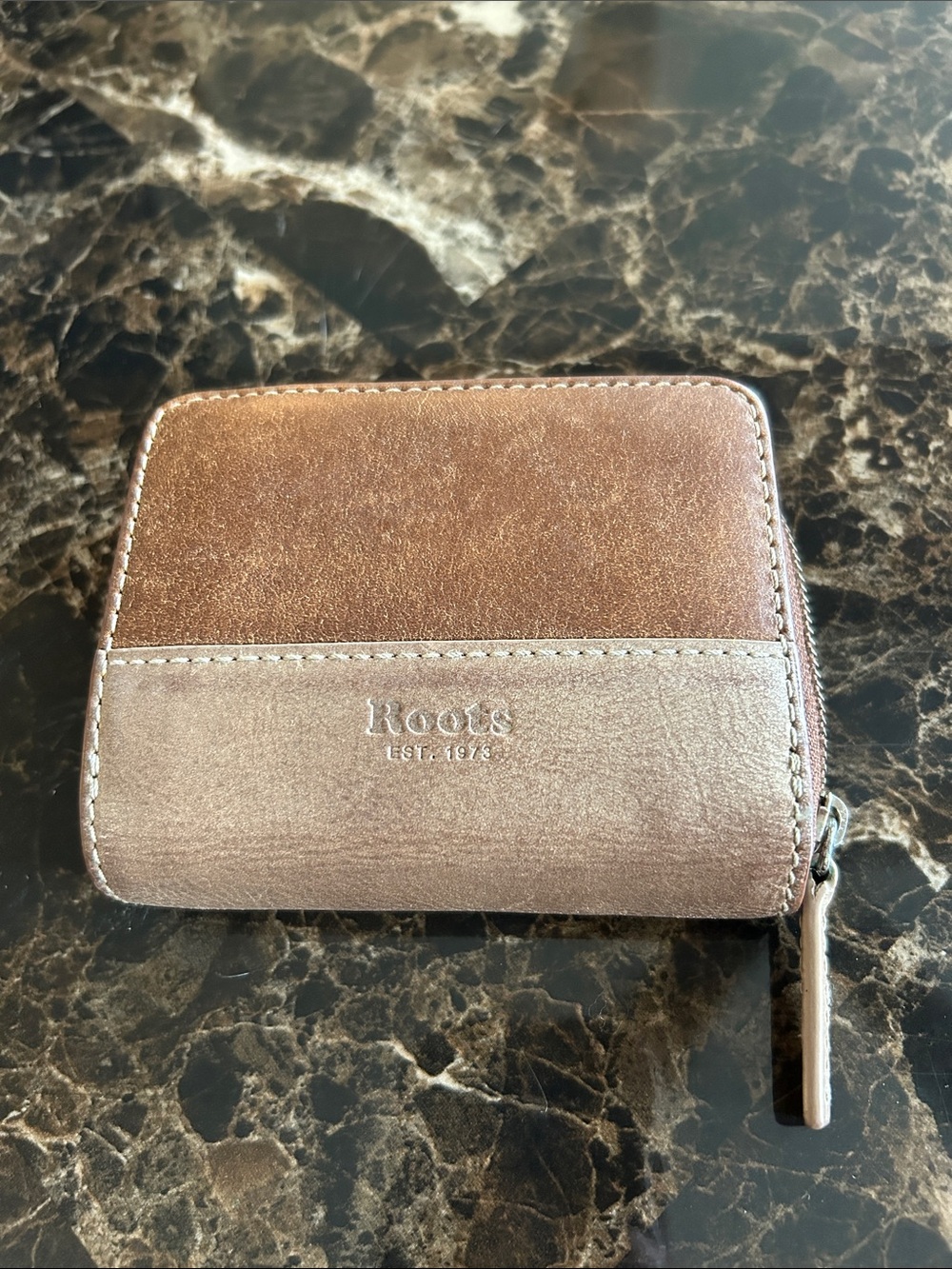Roots Two-Tone Brown Leather Zip Card Holder